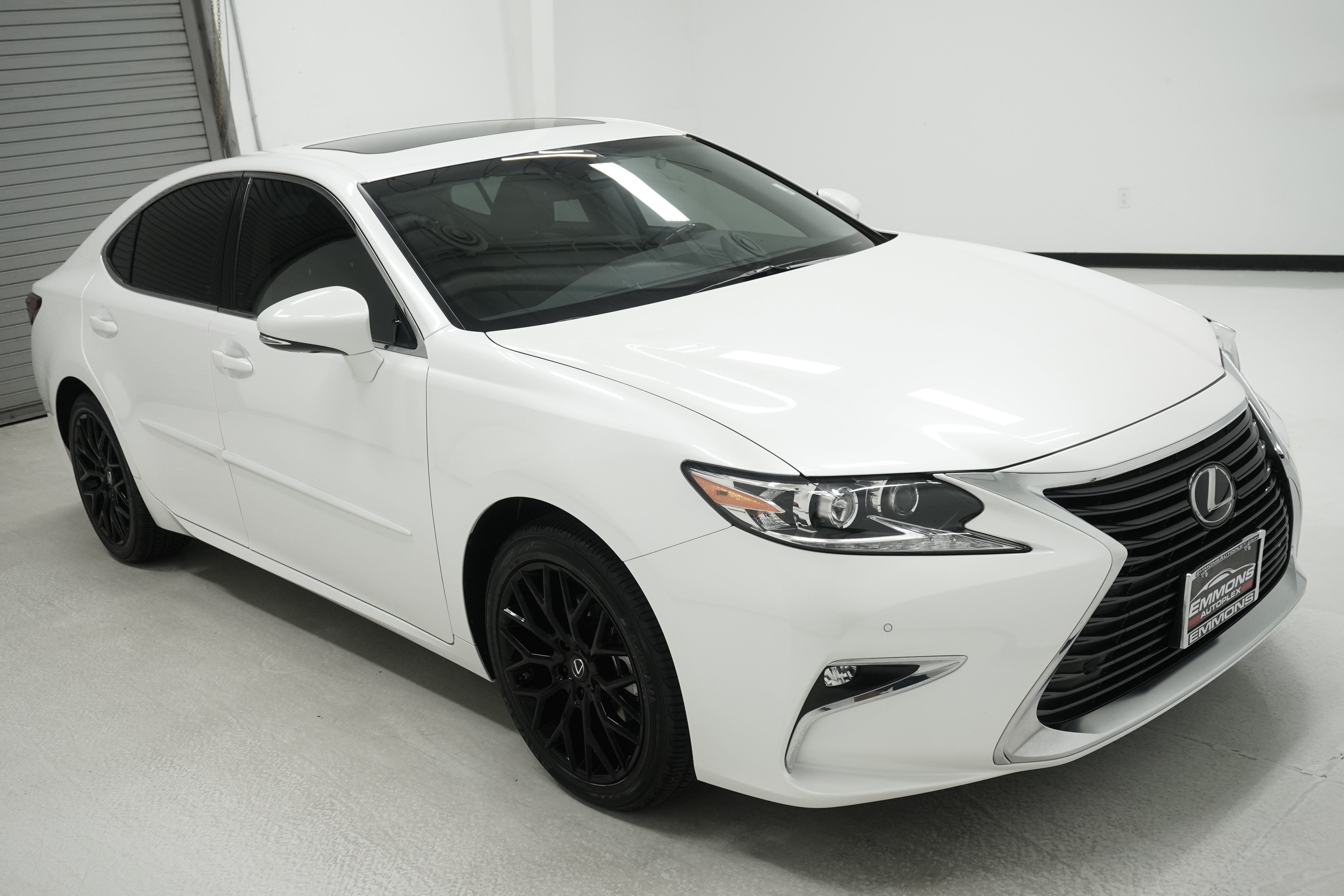Used 2017 Lexus ES 350 w/ Luxury Package FWD image 3