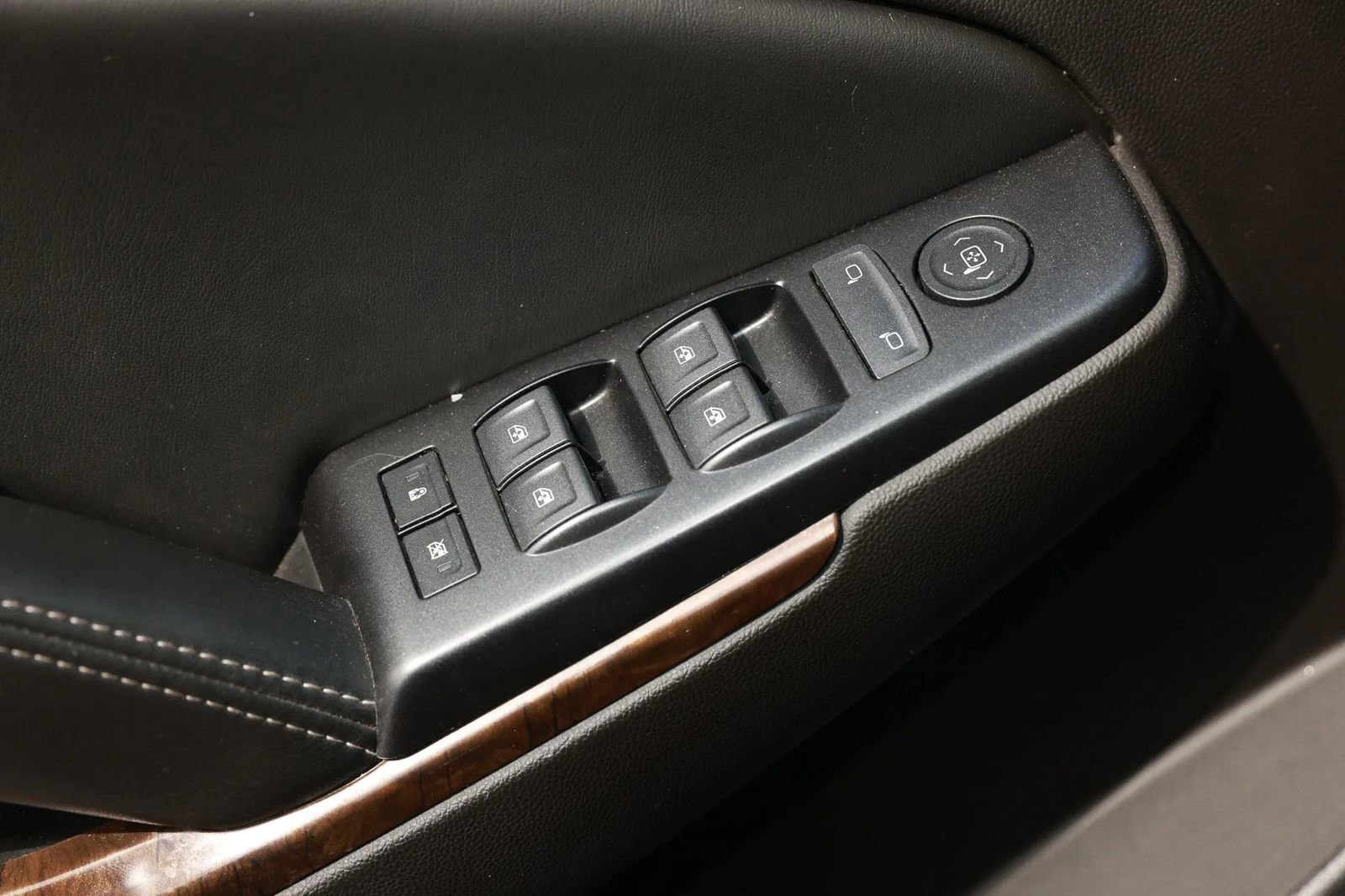 Used 2015 Chevrolet Suburban LS w/ Max Trailering Package image 41