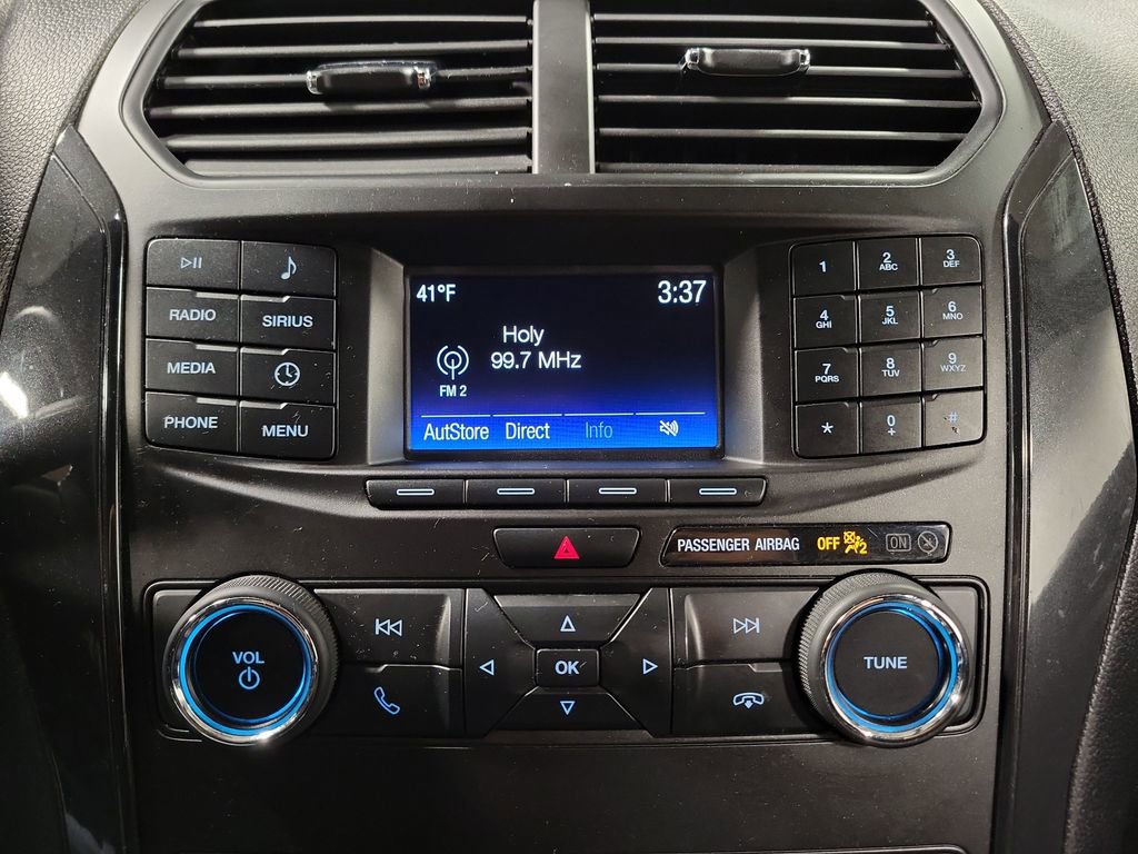 Used 2018 Ford Explorer XLT image 18