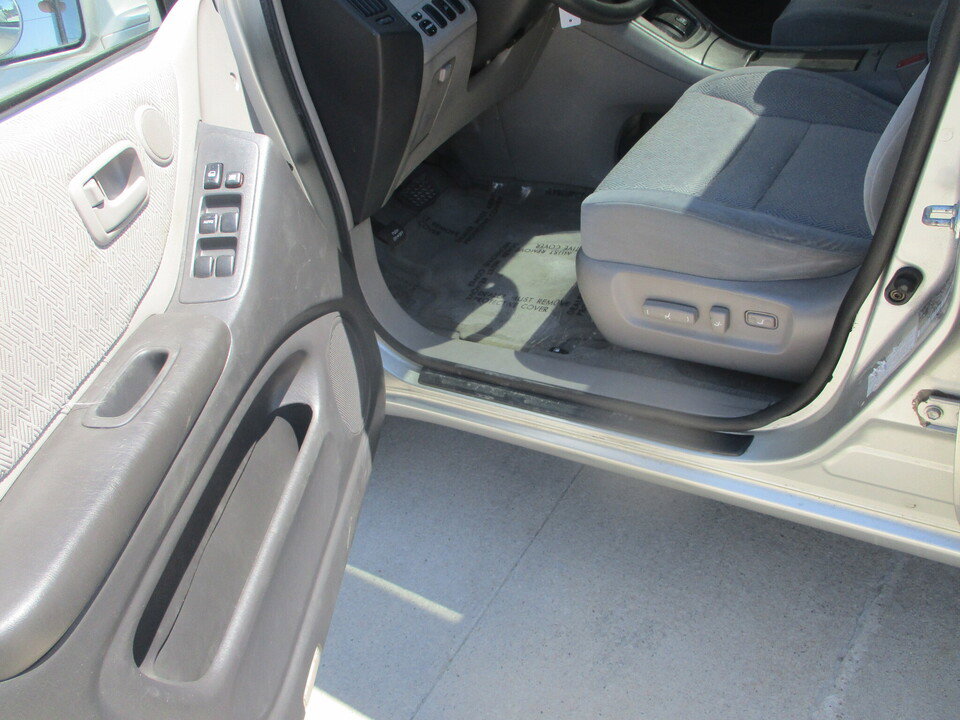 Used 2003 Toyota Highlander Limited FWD image 9