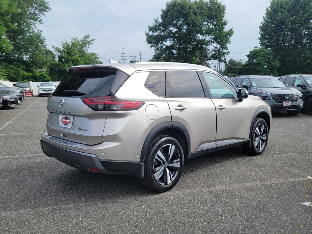 Used 2024 Nissan Rogue SL AWD/4WD image 10