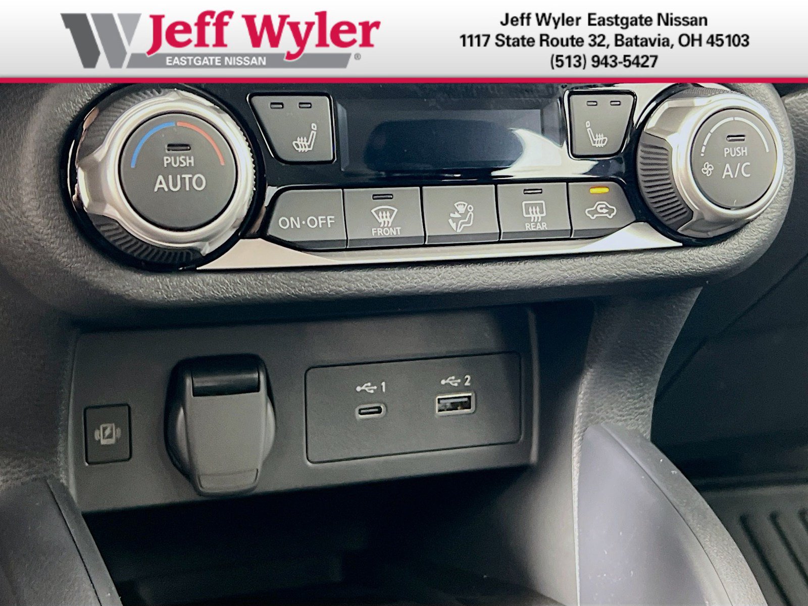 New 2025 Nissan Versa SR w/ Trunk Package FWD image 10