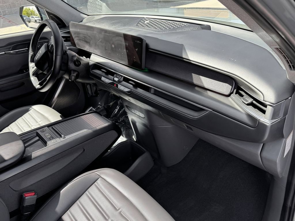 Used 2024 Kia EV9 Land AWD/4WD image 32