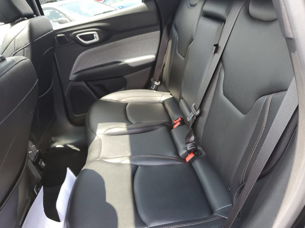 Used 2024 Jeep Compass Latitude w/ Sun and Sound Group AWD/4WD image 13