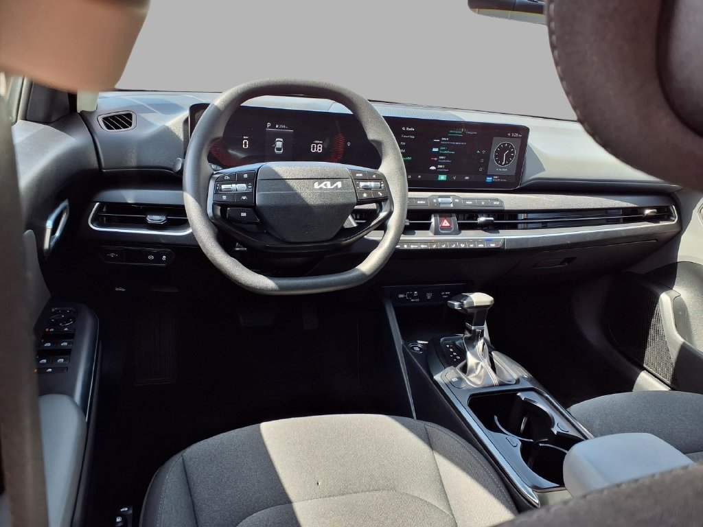 Used 2025 Kia K4 FWD image 4