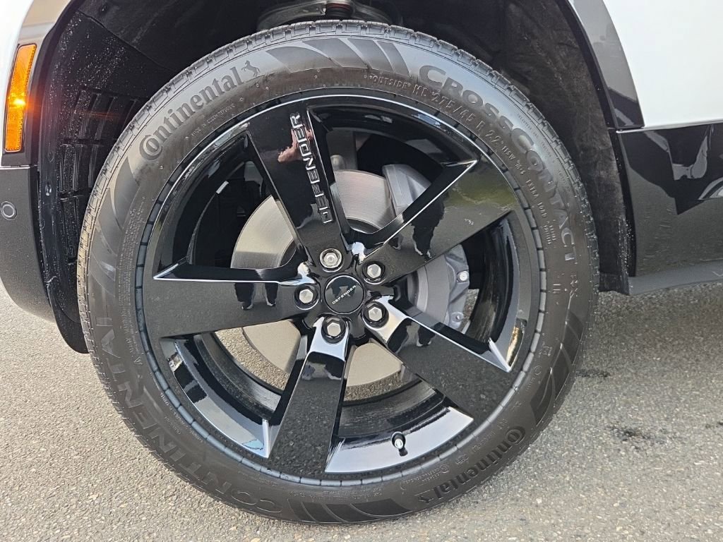 New 2026 Land Rover Defender 110 X-Dynamic SE image 28