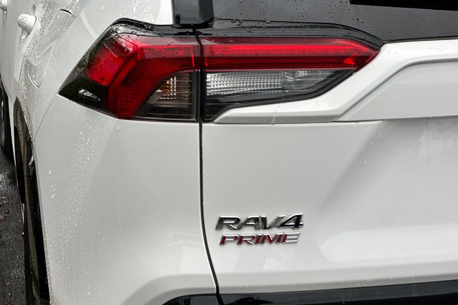 Used 2023 Toyota RAV4 SE w/ Weather & Moonroof Package image 26