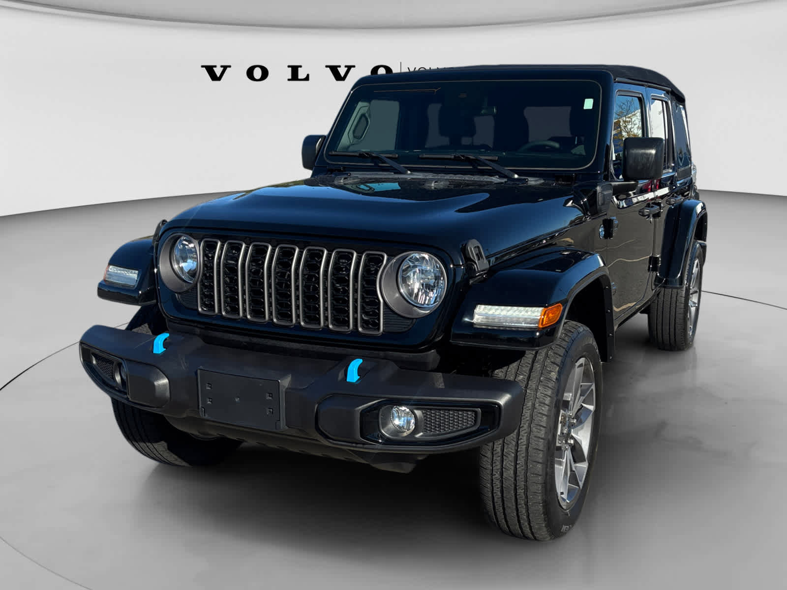 Used 2024 Jeep Wrangler Unlimited w/ Convenience Group AWD/4WD image 3