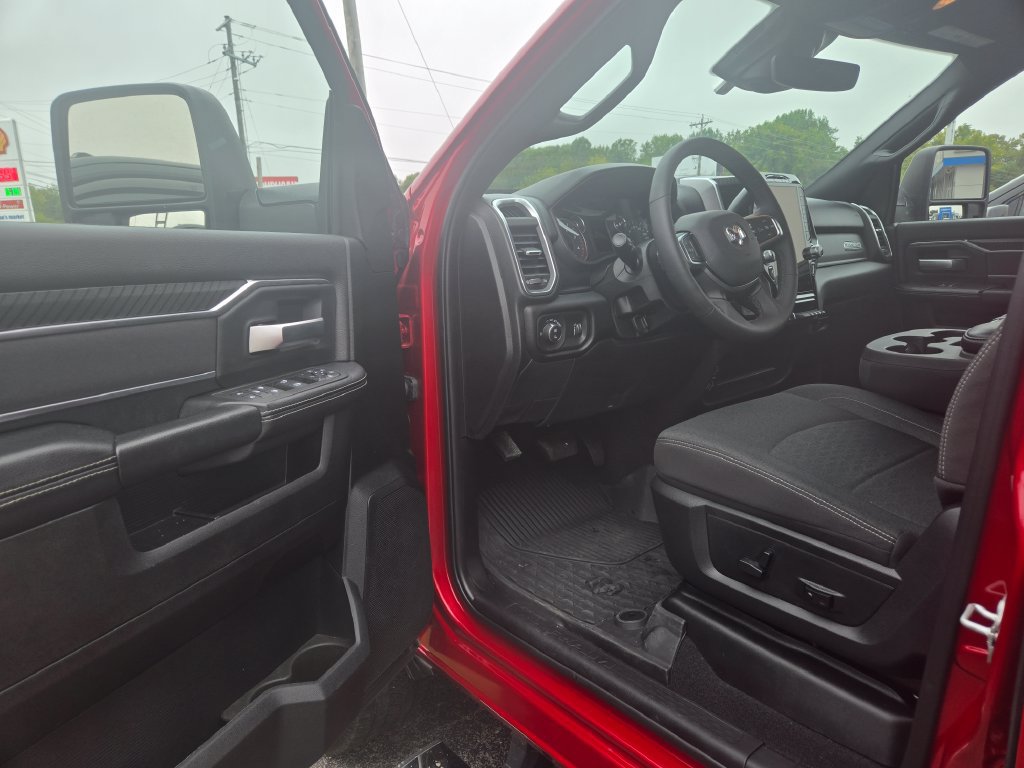 Used 2025 RAM 3500 Big Horn AWD/4WD image 6