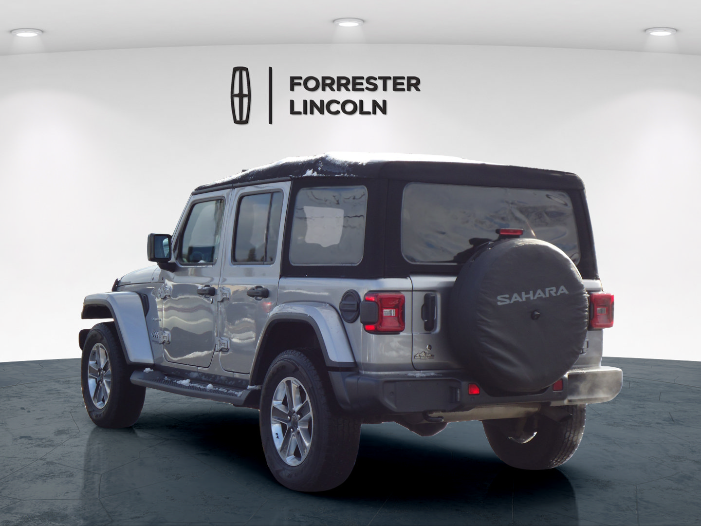 Used 2019 Jeep Wrangler Unlimited Sahara w/ Dual Top Group AWD/4WD image 5