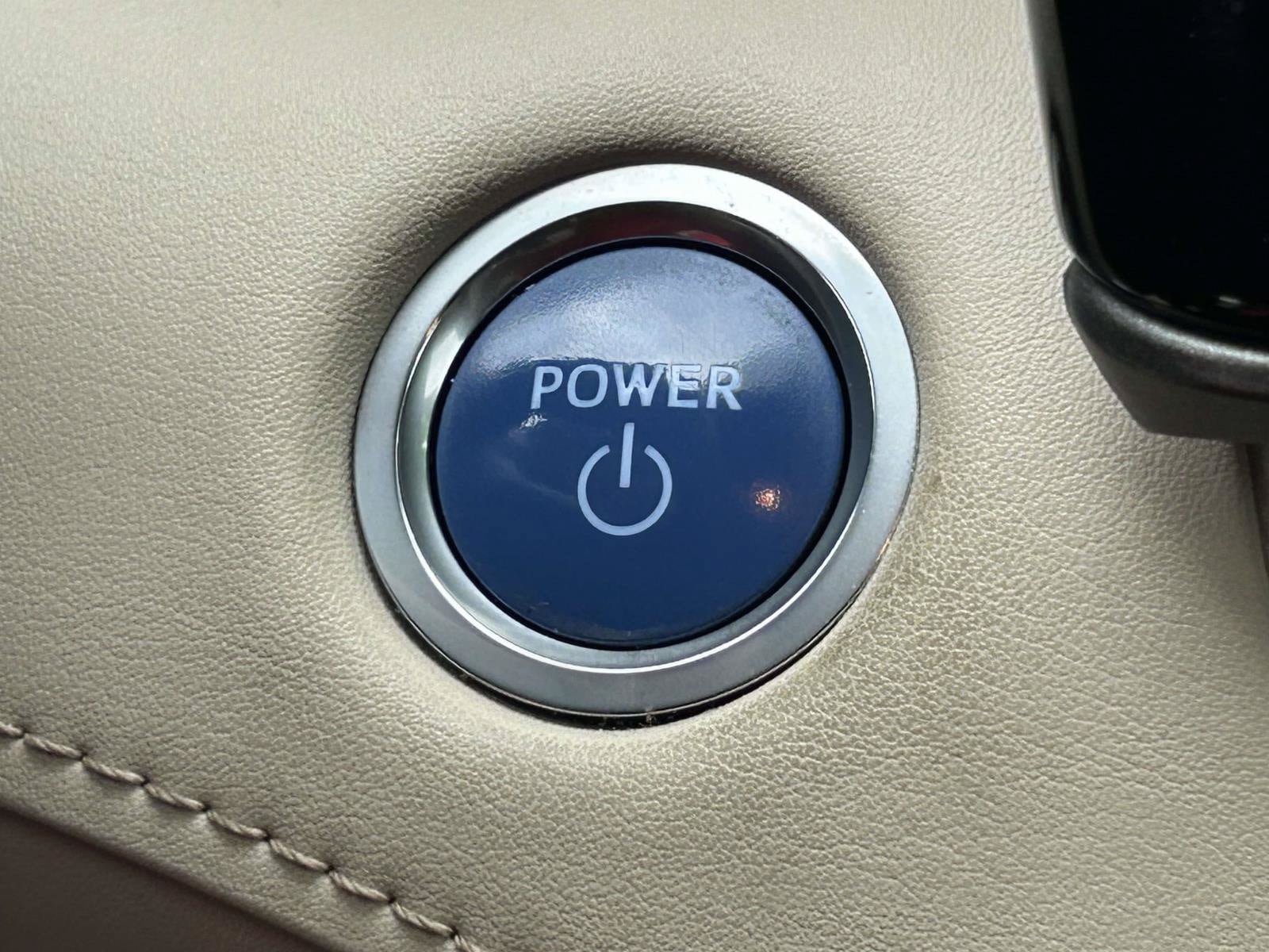 Used 2020 Toyota Highlander XLE FWD image 29