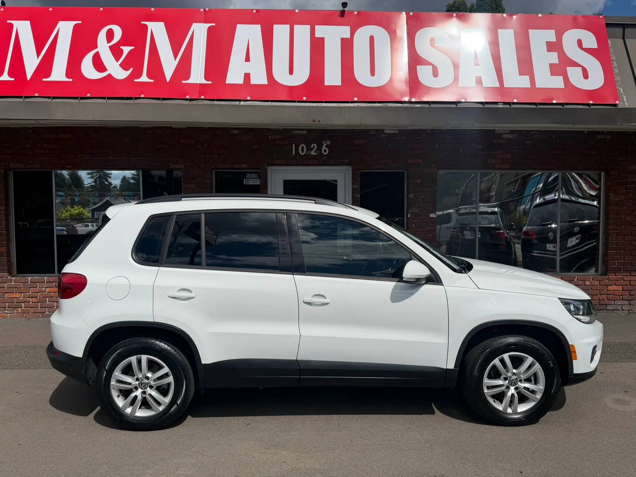 Used 2016 Volkswagen Tiguan S FWD image 2