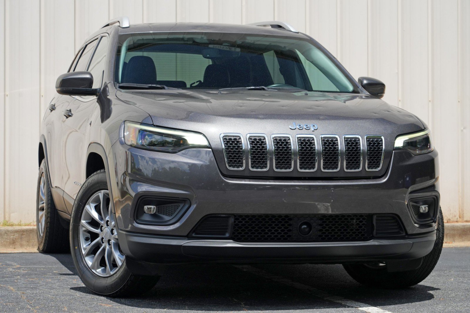 Used 2021 Jeep Cherokee Latitude Lux w/ Comfort/Convenience Group AWD/4WD image 2