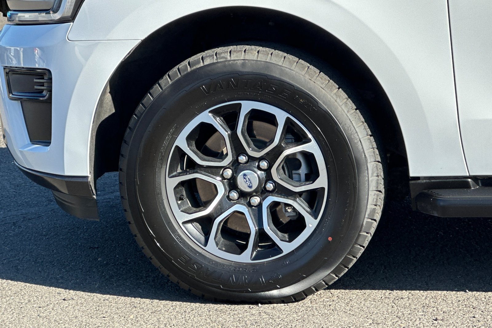 Used 2024 Ford Expedition XLT AWD/4WD image 28