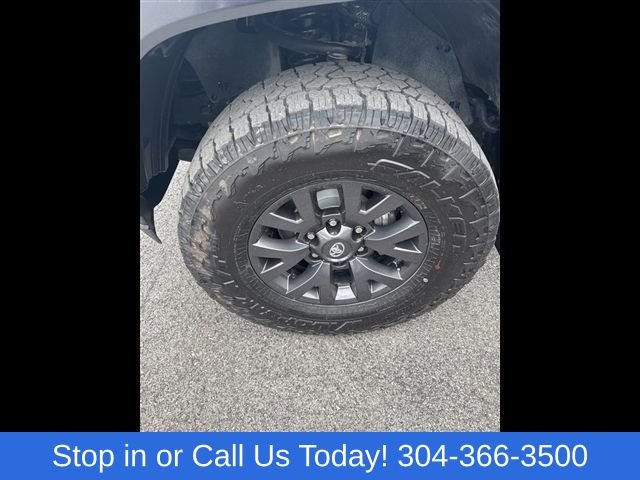 Used 2022 Toyota Tacoma SR5 AWD/4WD image 3