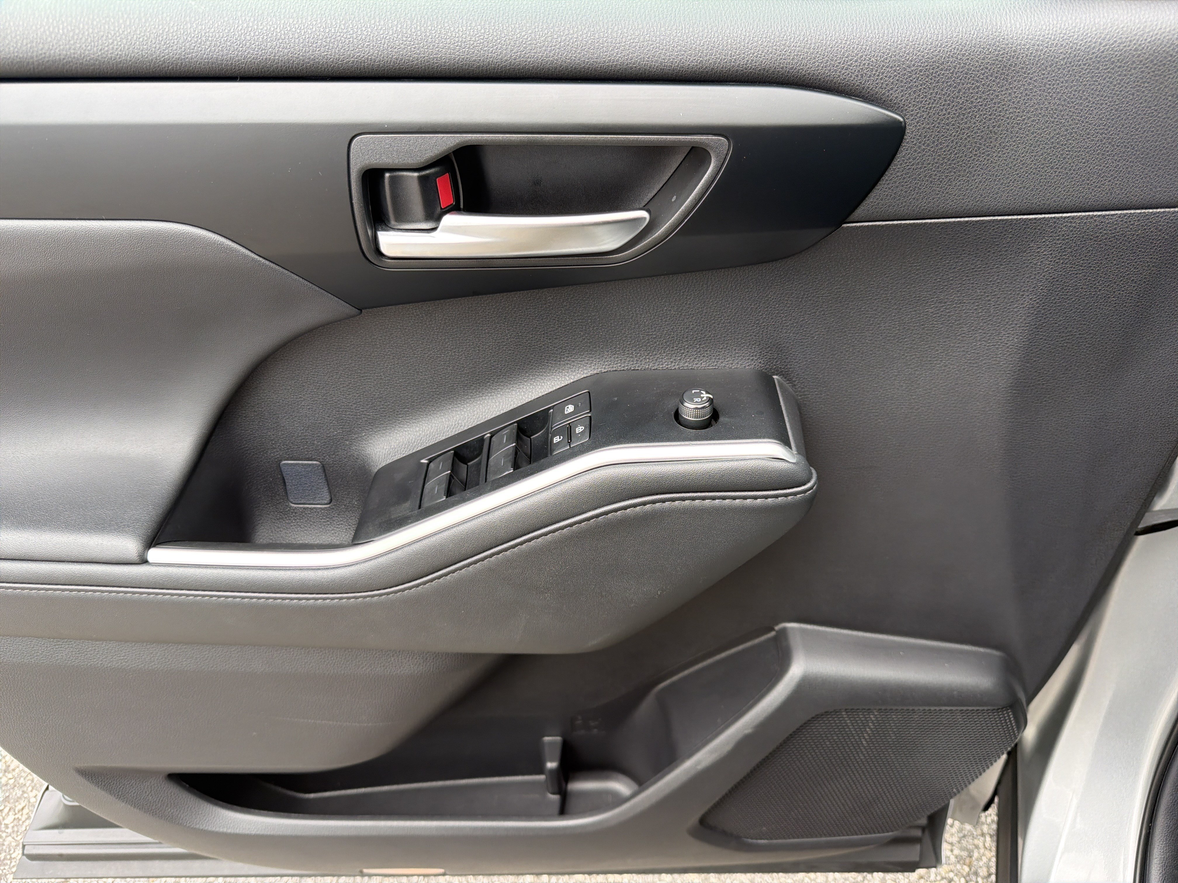 Certified 2025 Toyota Highlander XLE FWD image 19