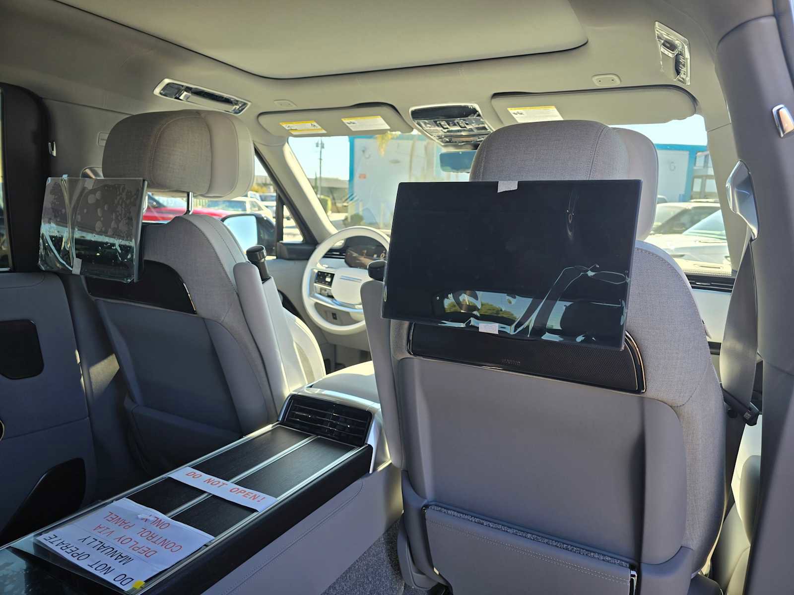 Used 2025 Land Rover Range Rover SV image 15