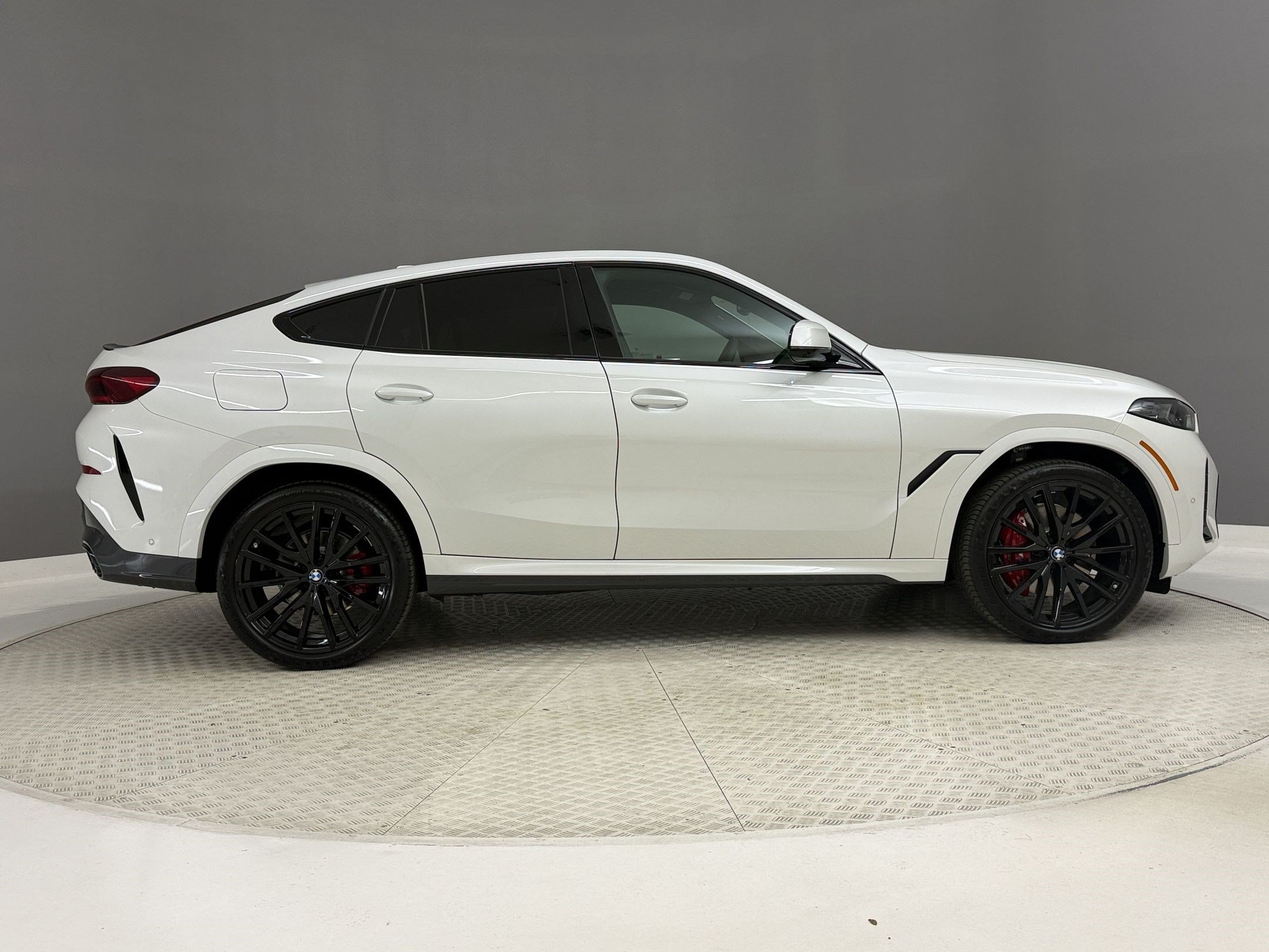 New 2027 BMW X6 xDrive40i w/ Premium Package AWD/4WD image 8