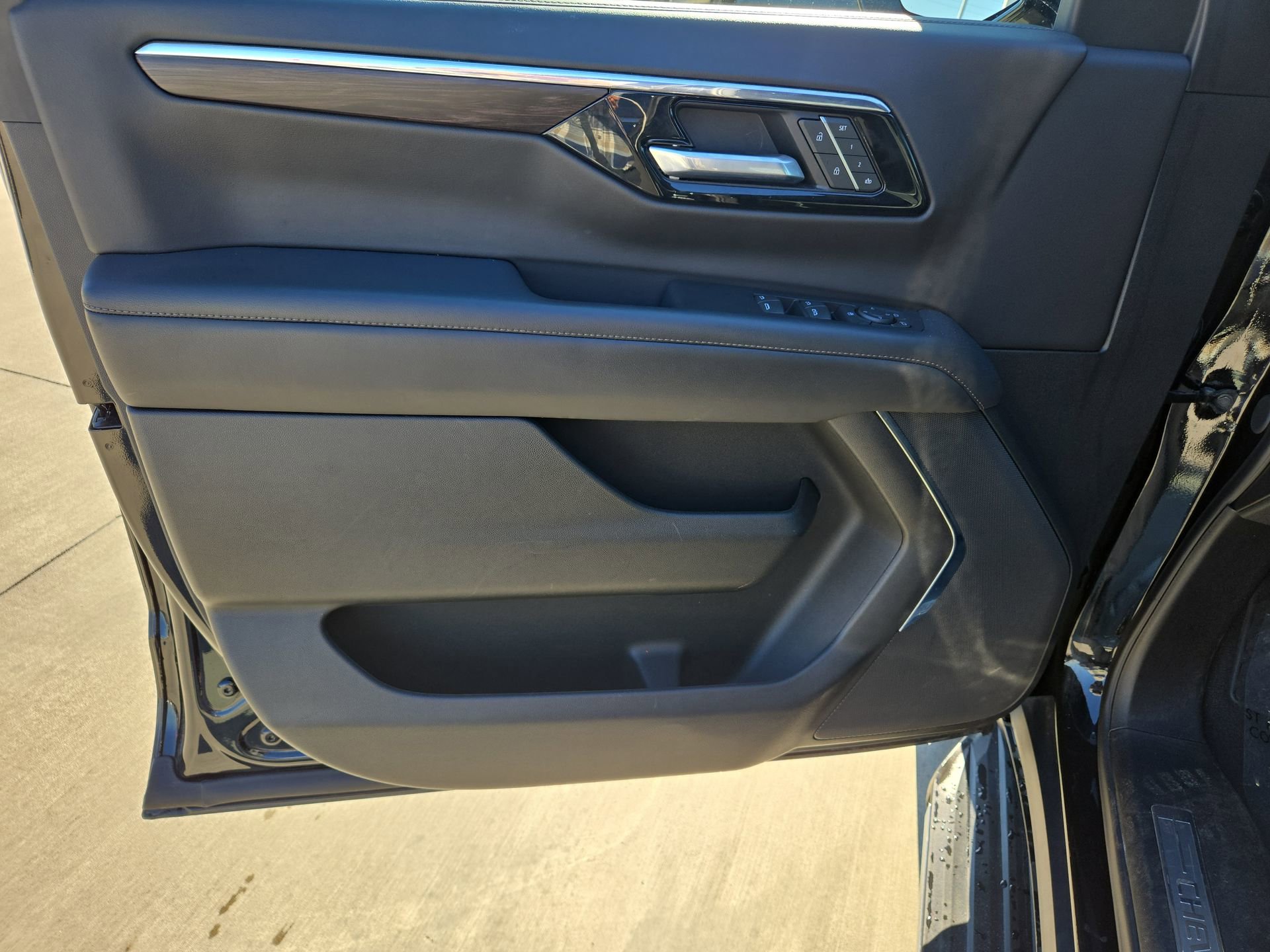 Used 2025 Chevrolet Tahoe LT image 11