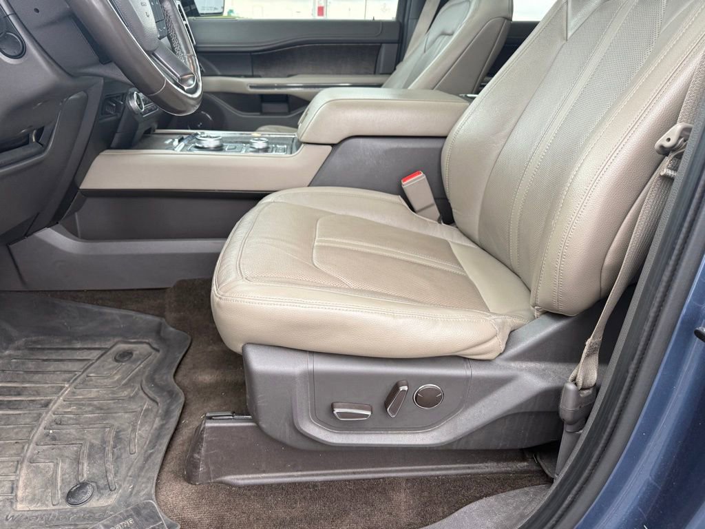 Used 2018 Ford Expedition Limited w/ Equipment Group 302A AWD/4WD image 9