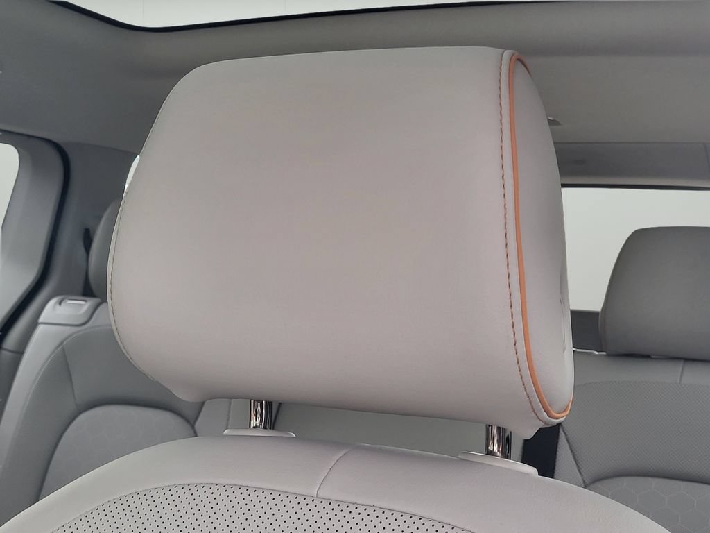 Used 2025 Volkswagen ID. Buzz 1st Edition RWD image 10