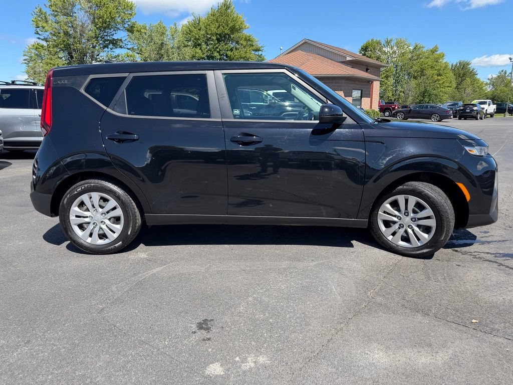 Used 2021 Kia Soul LX FWD image 4