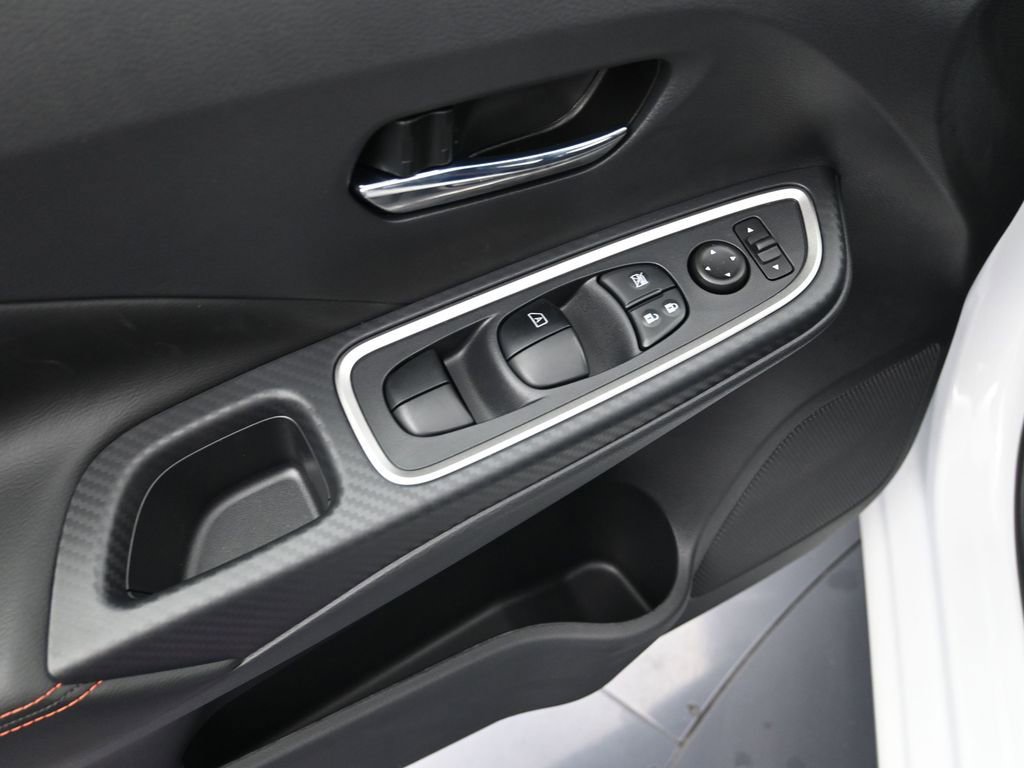 New 2025 Nissan Versa SR w/ Trunk Package FWD image 10