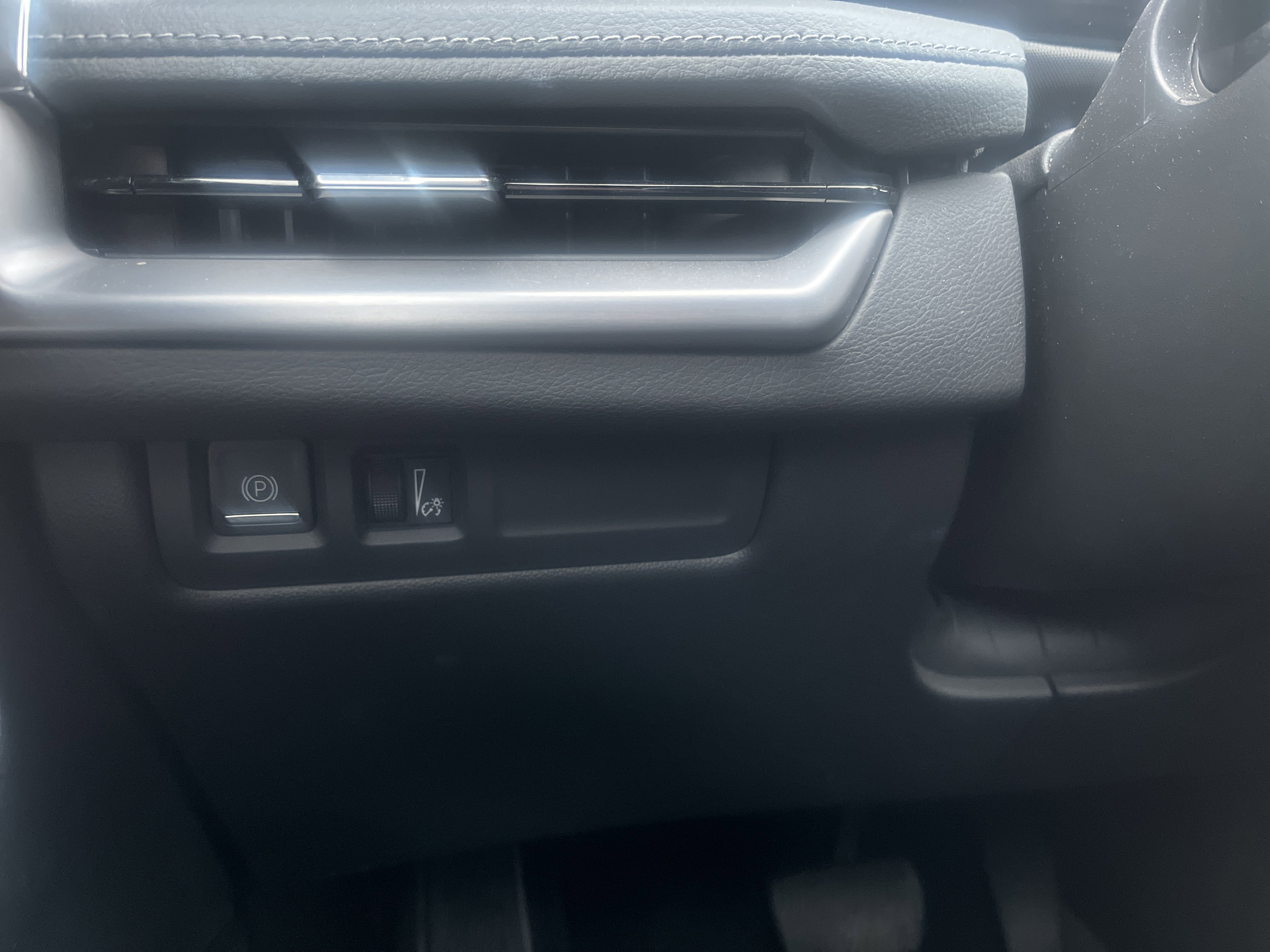 Used 2024 Cadillac XT4 Luxury w/ Cold Weather Package image 23