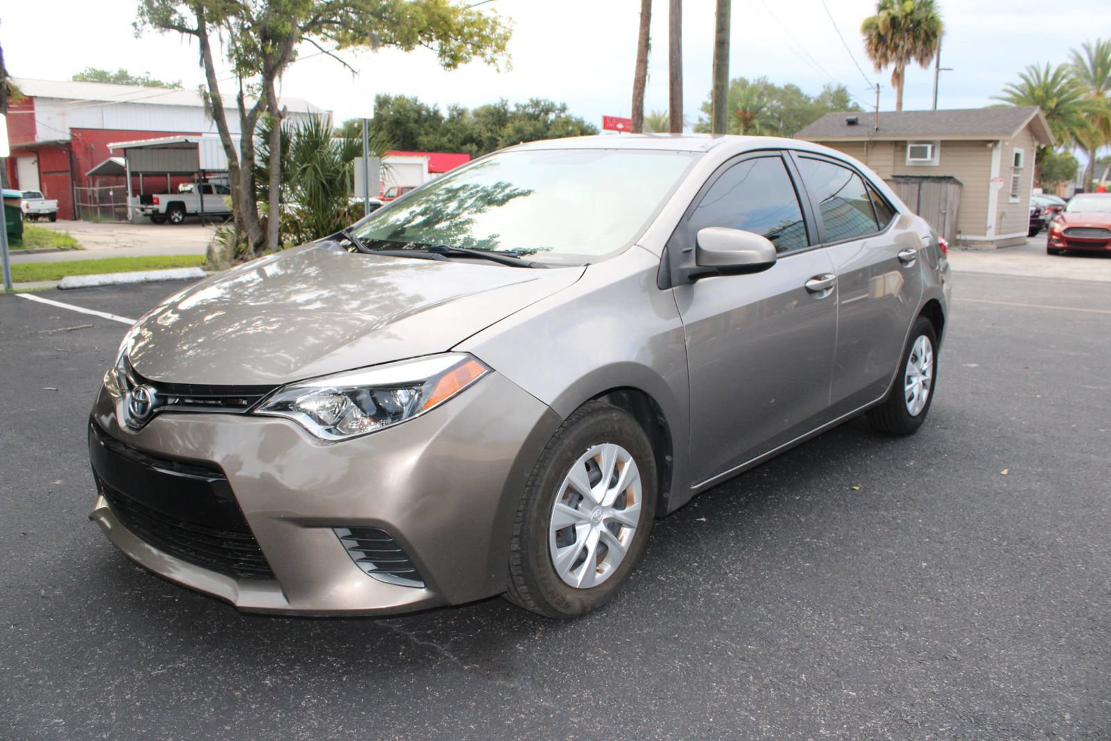 Used 2016 Toyota Corolla LE FWD image 2