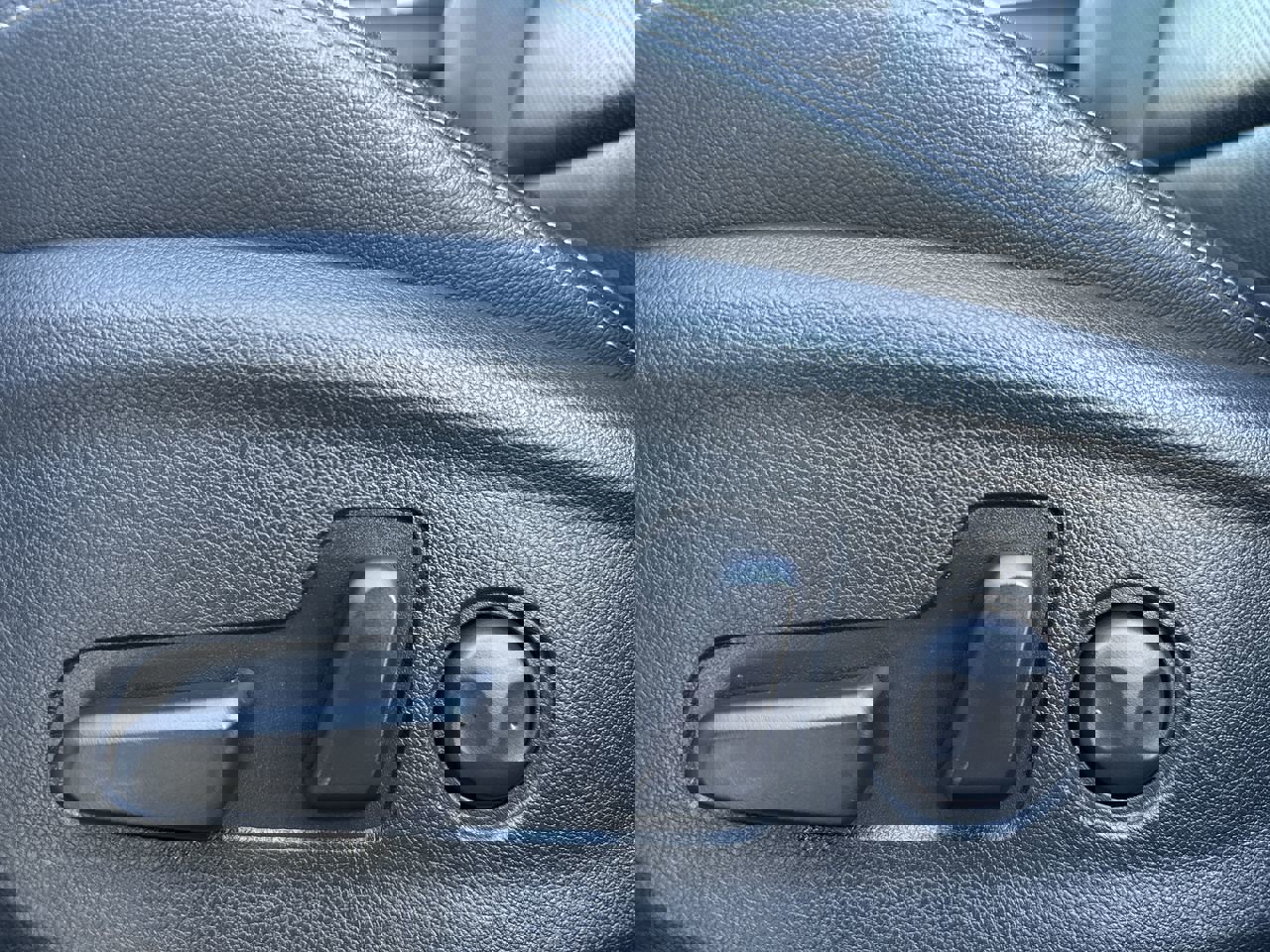 Used 2022 Kia Sportage EX w/ EX Technology Package image 13