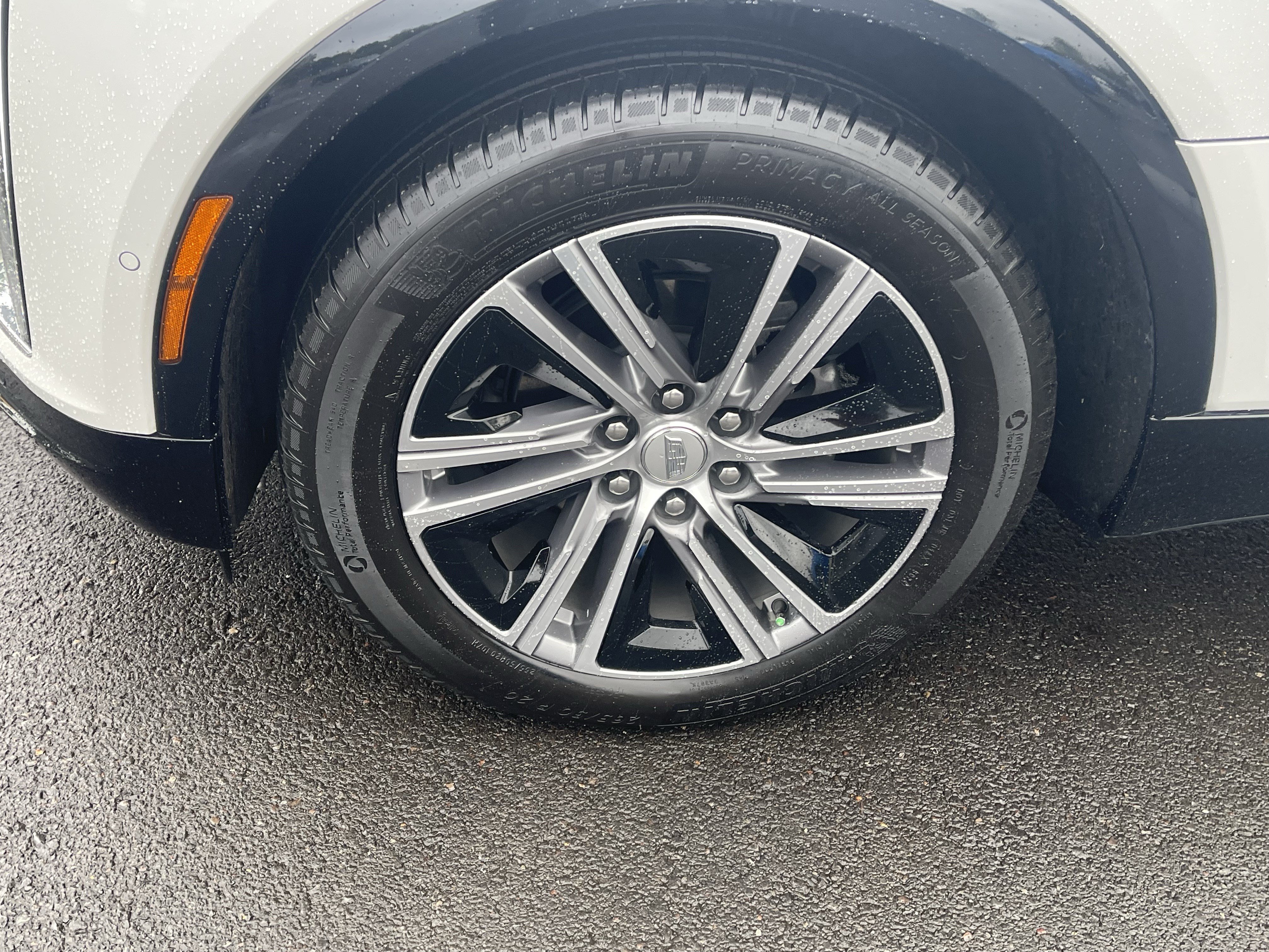 Used 2024 Cadillac Lyriq Luxury AWD/4WD image 9