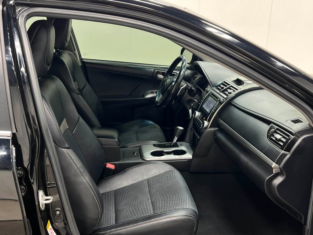 Used 2014 Toyota Camry SE image 30