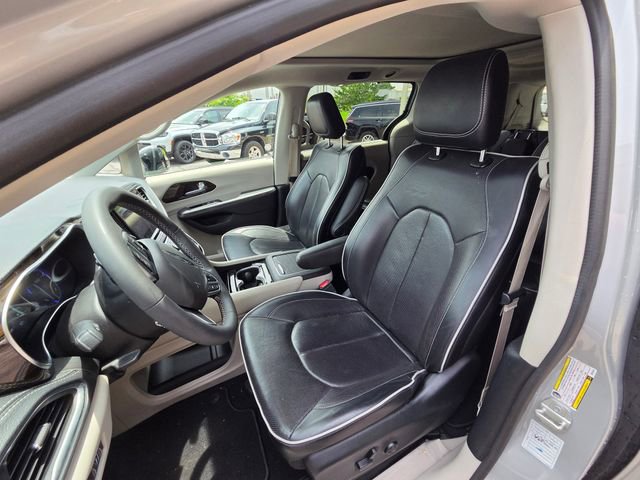 Used 2024 Chrysler Pacifica Limited FWD image 15