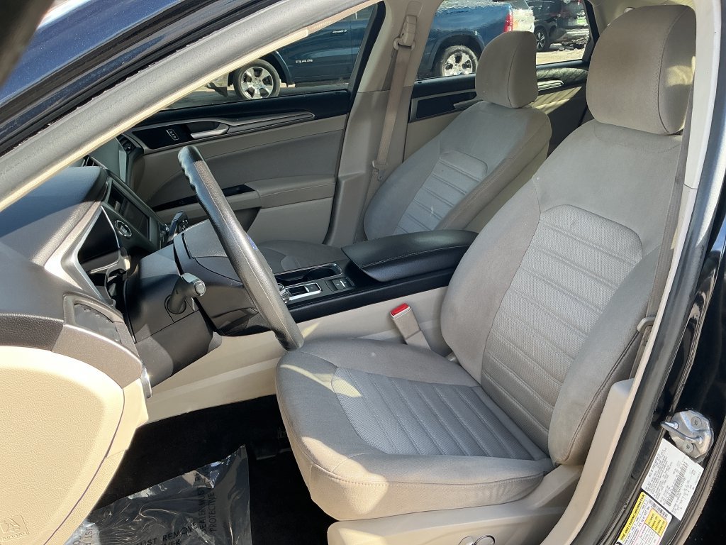 Used 2020 Ford Fusion SE FWD image 10
