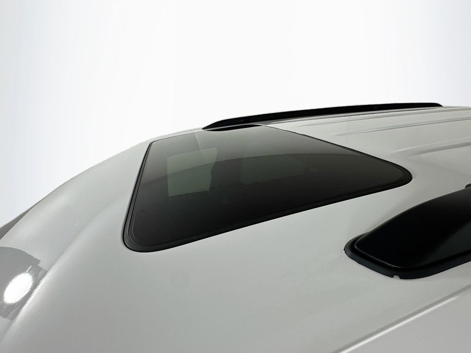 Used 2024 Jeep Grand Cherokee Laredo X image 18