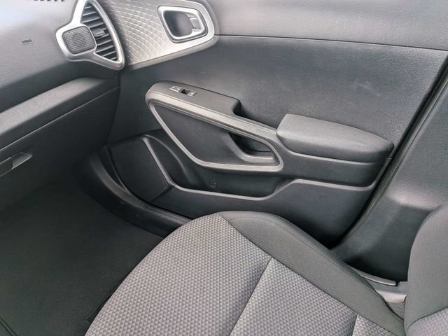 Used 2025 Kia Soul LX FWD image 16