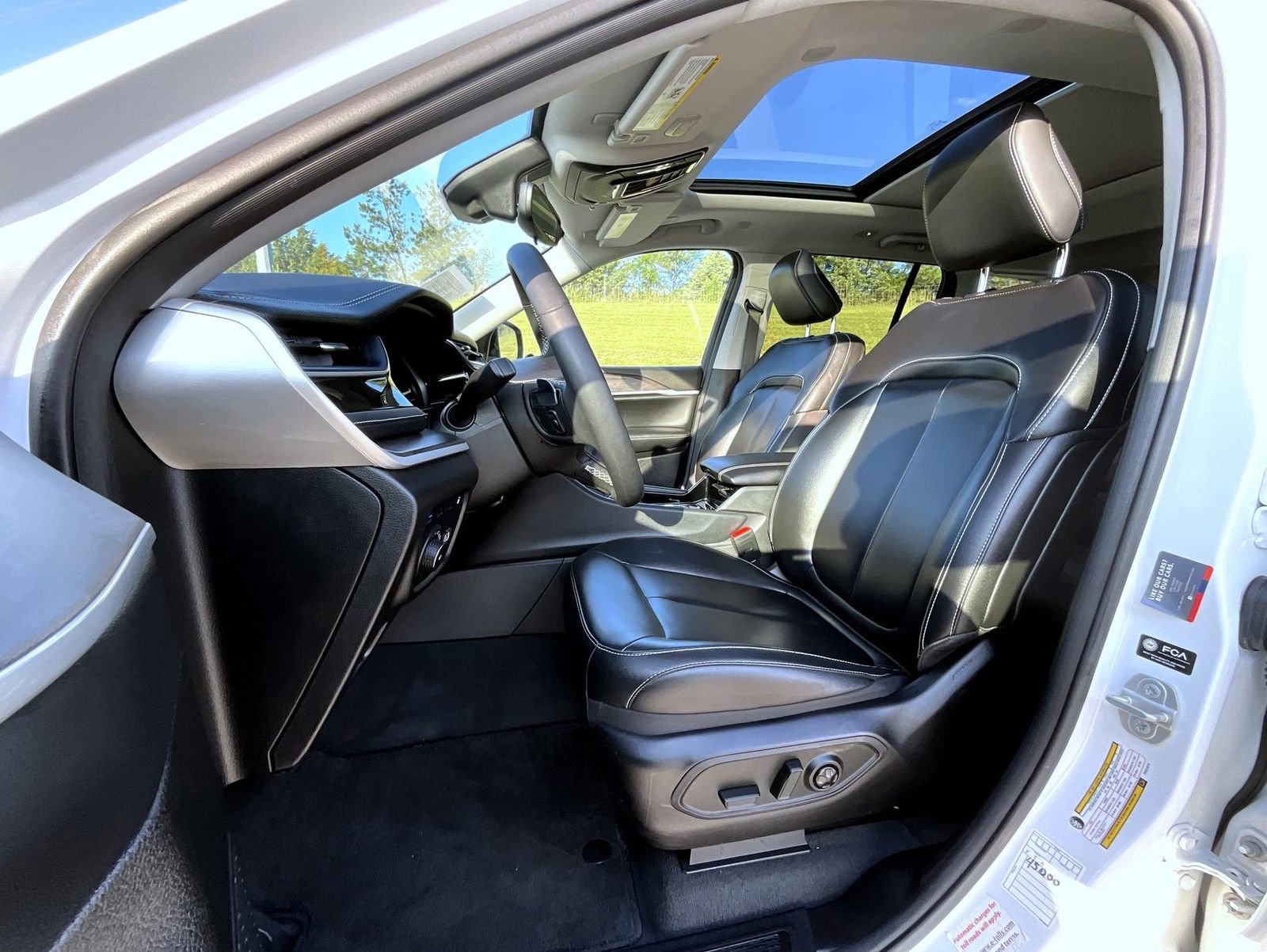 Used 2023 Jeep Grand Cherokee 4WD 4xe image 11