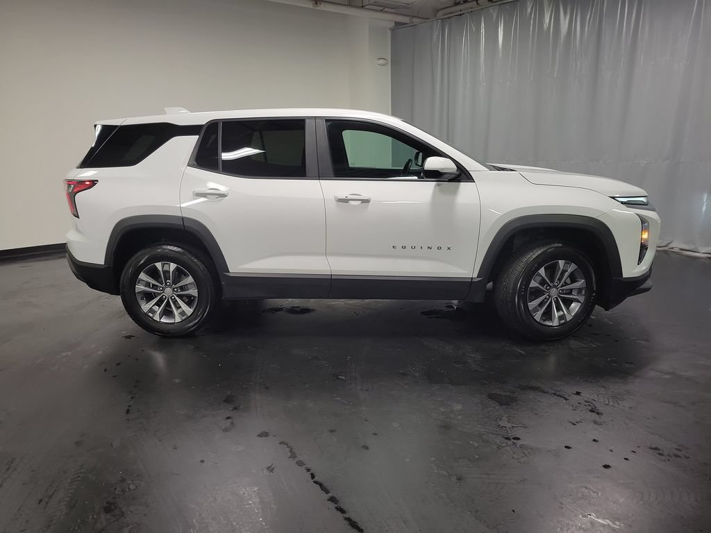 Used 2025 Chevrolet Equinox LT FWD image 9