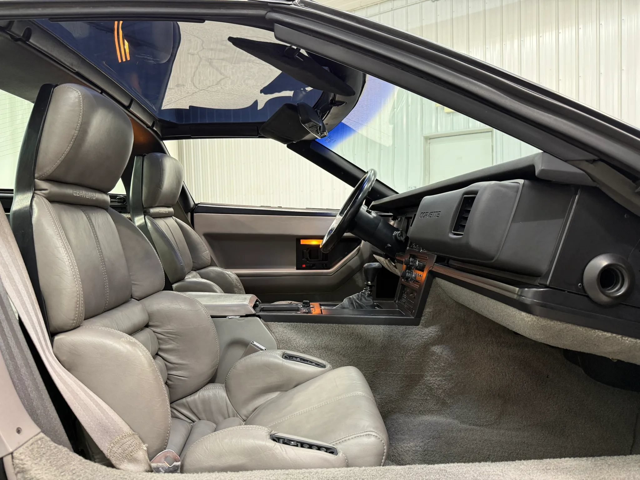 Used 1989 Chevrolet Corvette Coupe RWD image 17