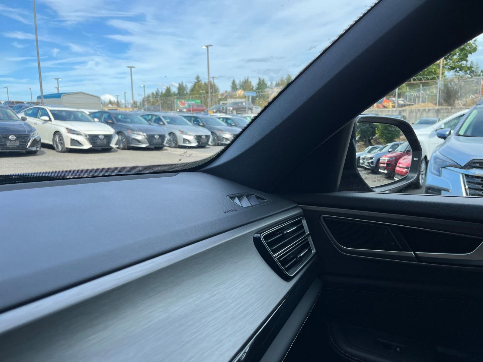 Used 2025 Volkswagen Atlas Cross Sport SE image 35