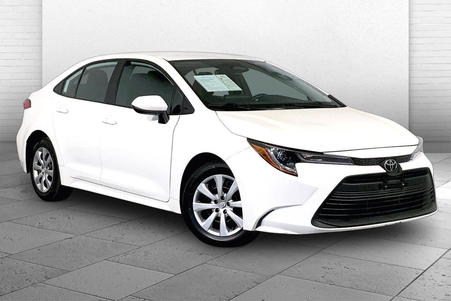 Used 2025 Toyota Corolla LE FWD image 1