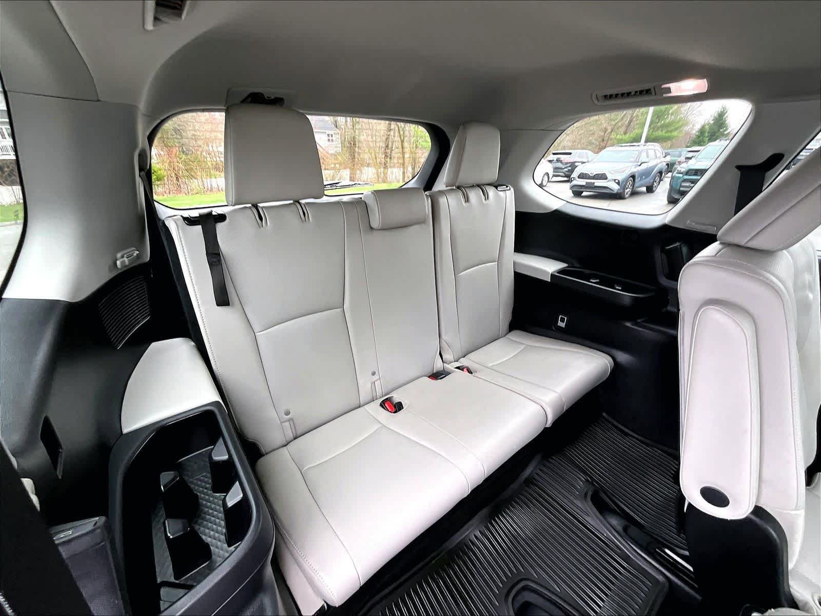 Used 2024 Toyota Grand Highlander Limited AWD/4WD image 17