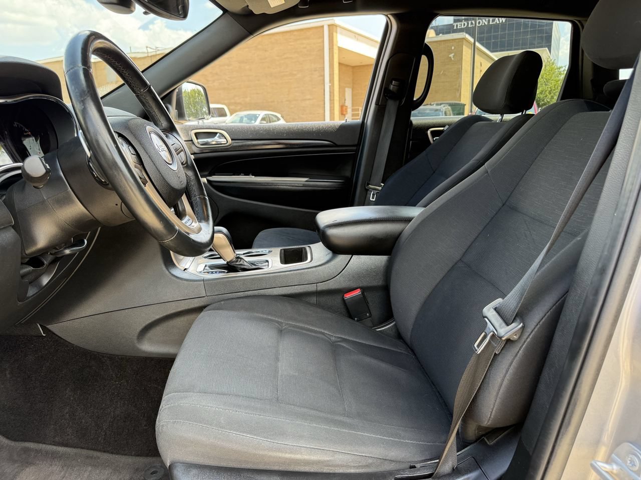 Used 2017 Jeep Grand Cherokee Laredo RWD image 24
