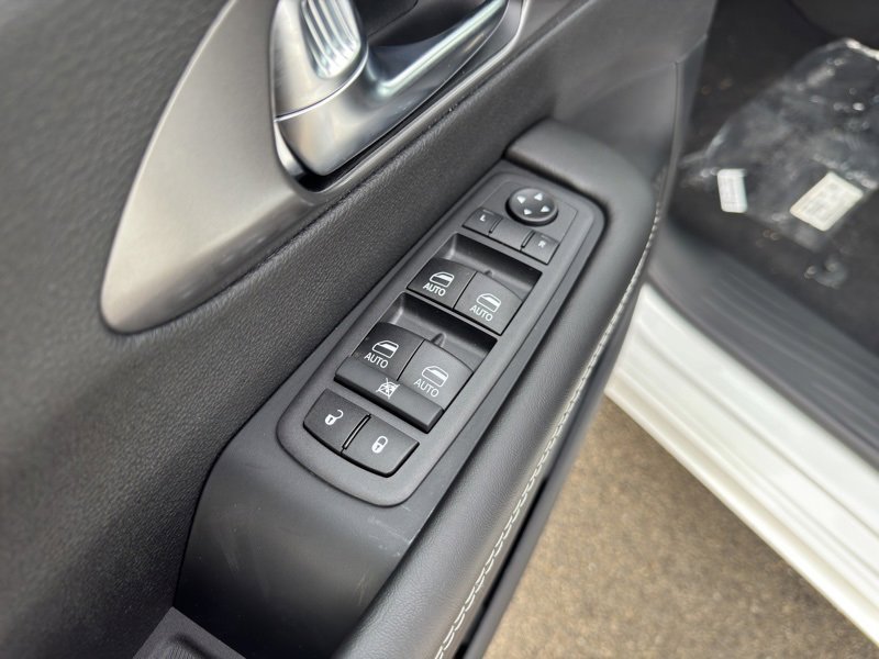 New 2026 Chrysler Pacifica Select image 10