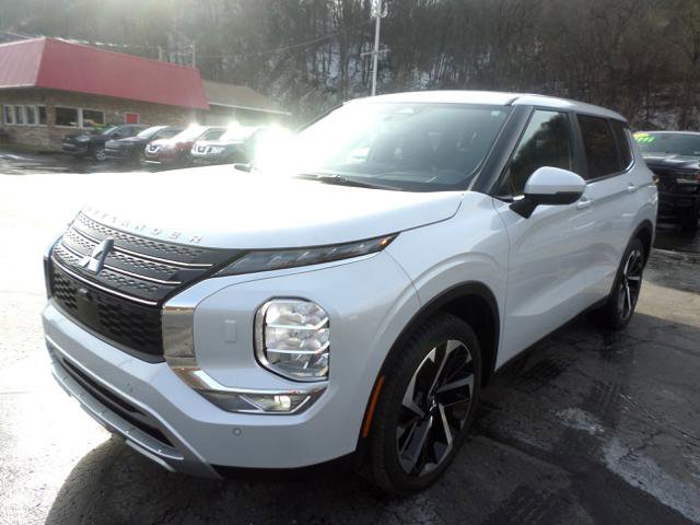 Used 2024 Mitsubishi Outlander SE image 3
