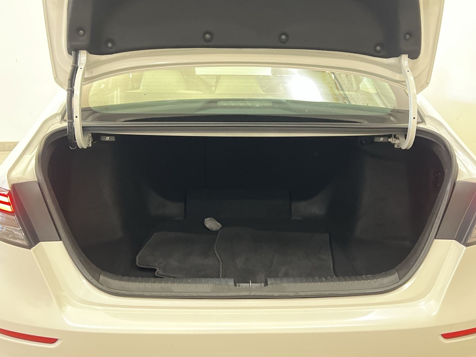 Used 2023 Honda Accord EX image 25