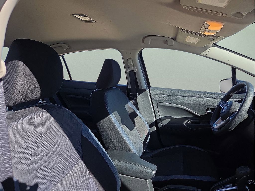 Used 2025 Nissan Versa SV image 11