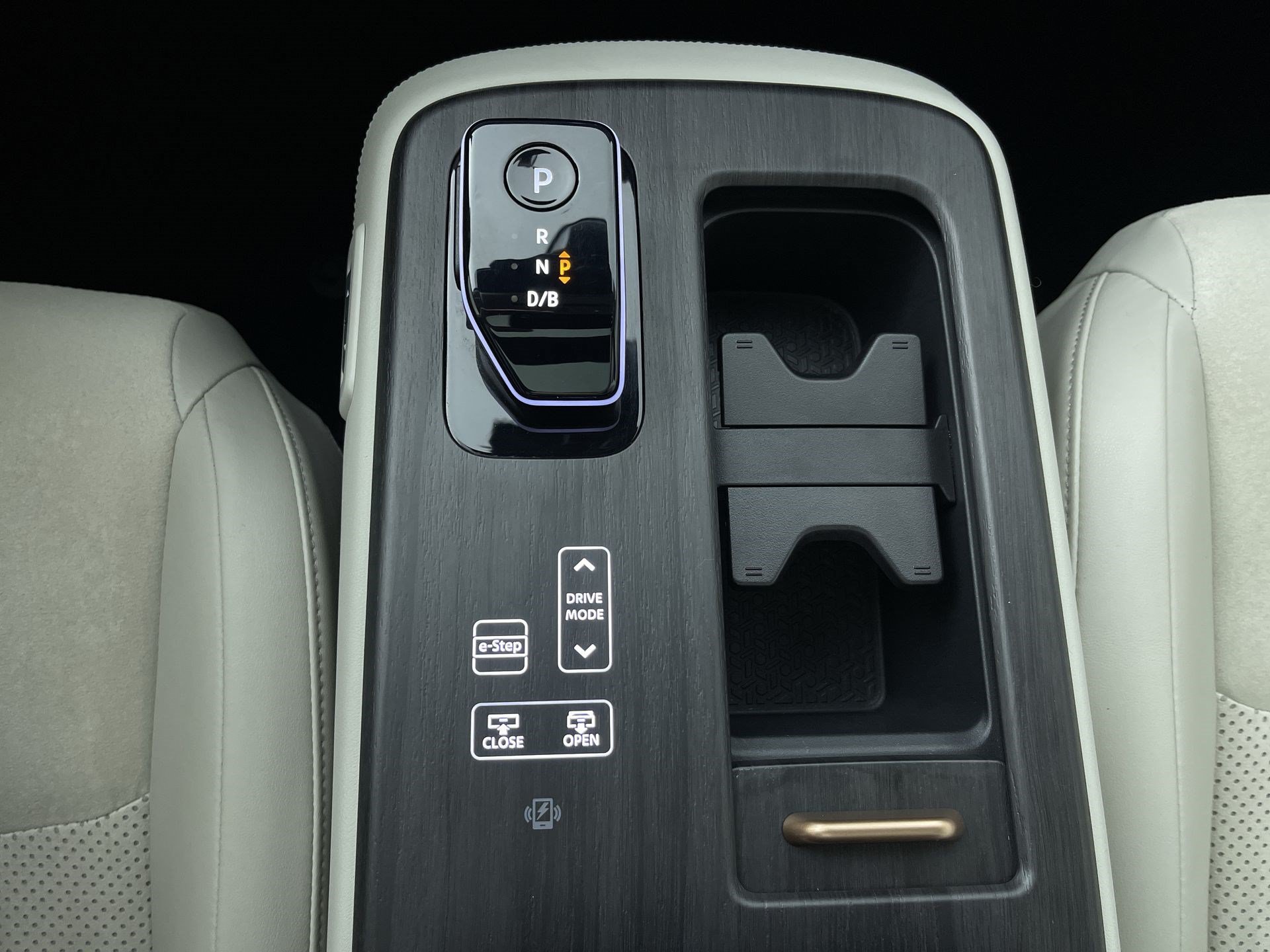 Certified 2024 Nissan Ariya AWD image 22