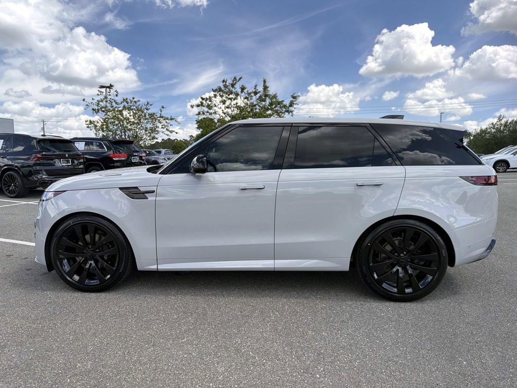 New 2026 Land Rover Range Rover Sport Dynamic SE image 2