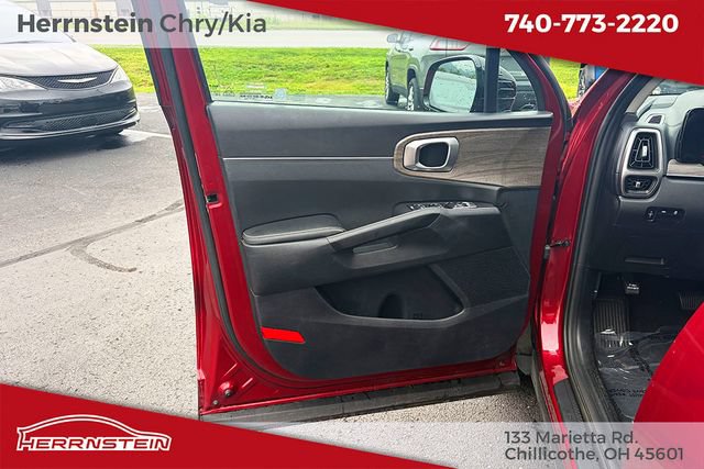Used 2022 Kia Sorento S w/ Panoramic Sunroof Package AWD/4WD image 14